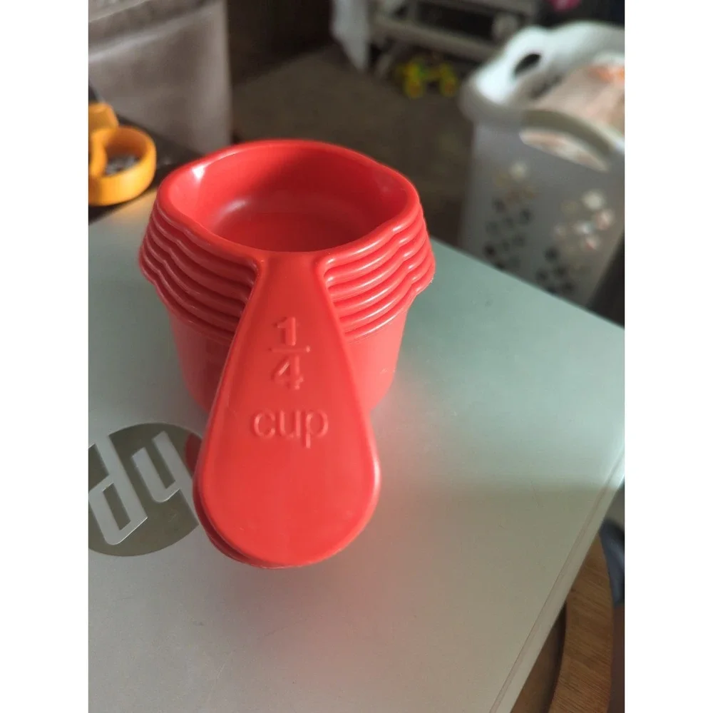 Tupperware Measuring Cups Curved Handle Double Spout #6135A-1 Chili Red